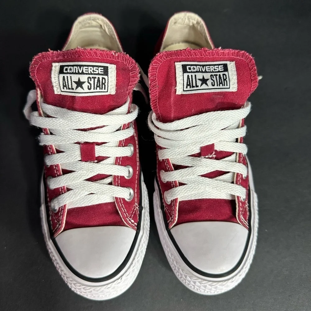 Converse Kids Red All Star Sneakers pre Owned Exellent condition size 4.5